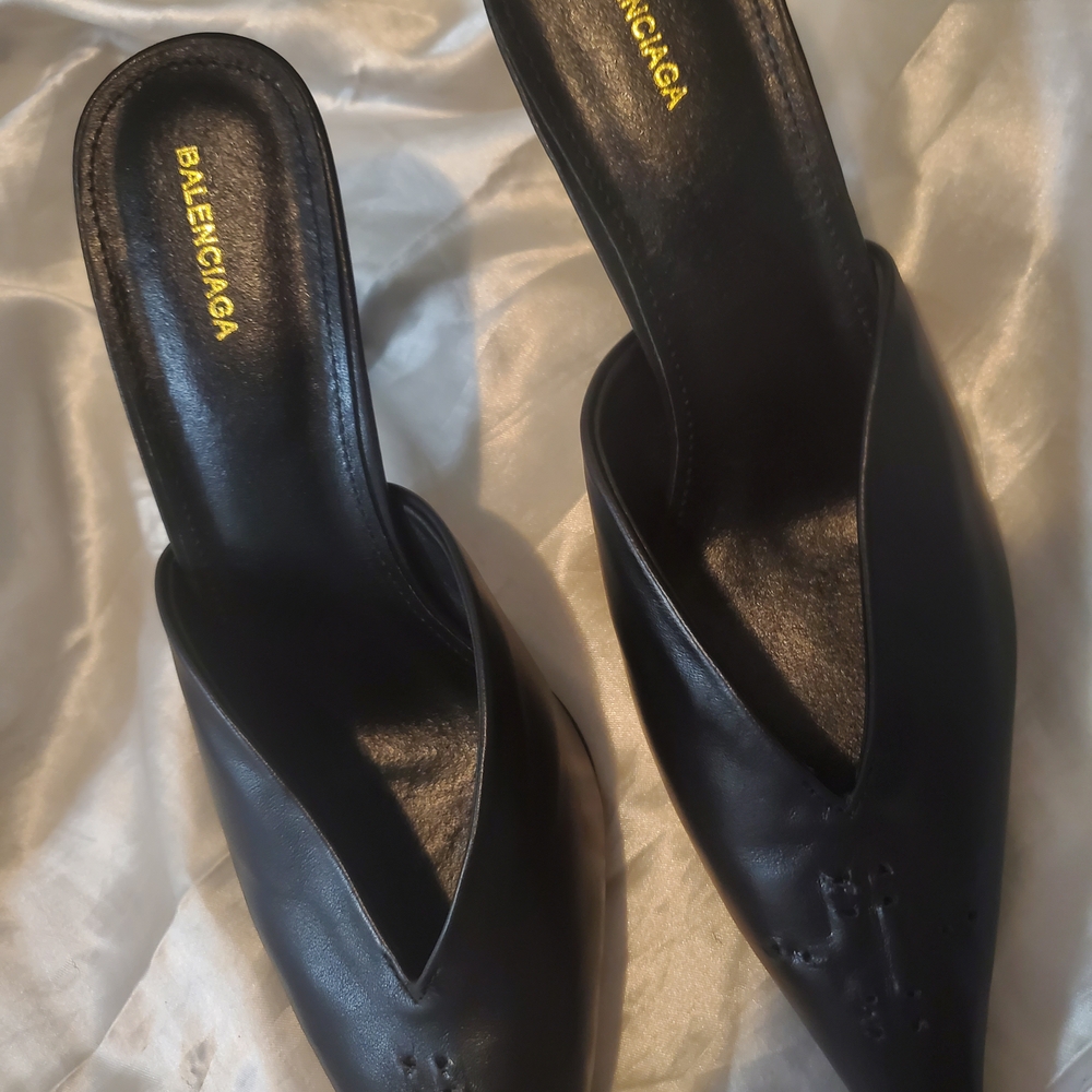 Balenciaga Elegant Black Mules
